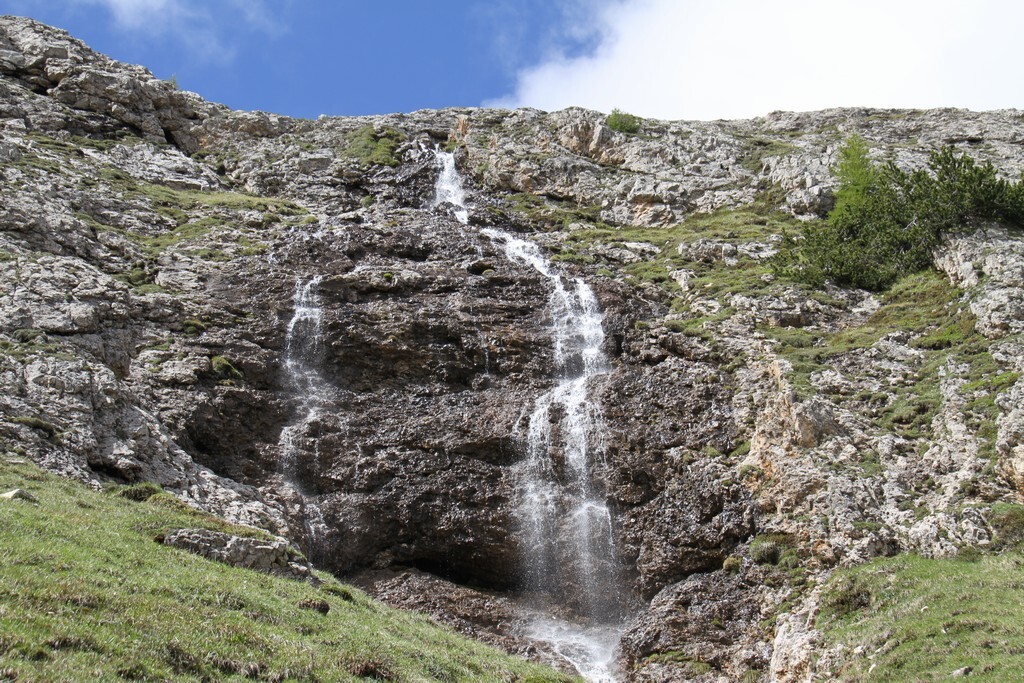Seiser Alm - Wasserfall auf dem Schlern.JPG